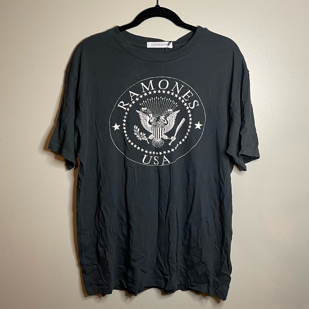 NWT DAYDREAMER- RAMONES USA CREST WEEKEND TEE